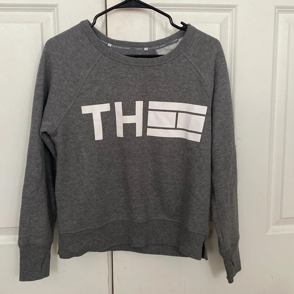 Tommy Hilfiger sweatshirt size medium gray crewneck